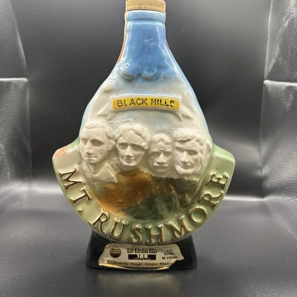 JIM BEAM 1969‎ BLACK HILLS MT RUSHMORE DECANTER